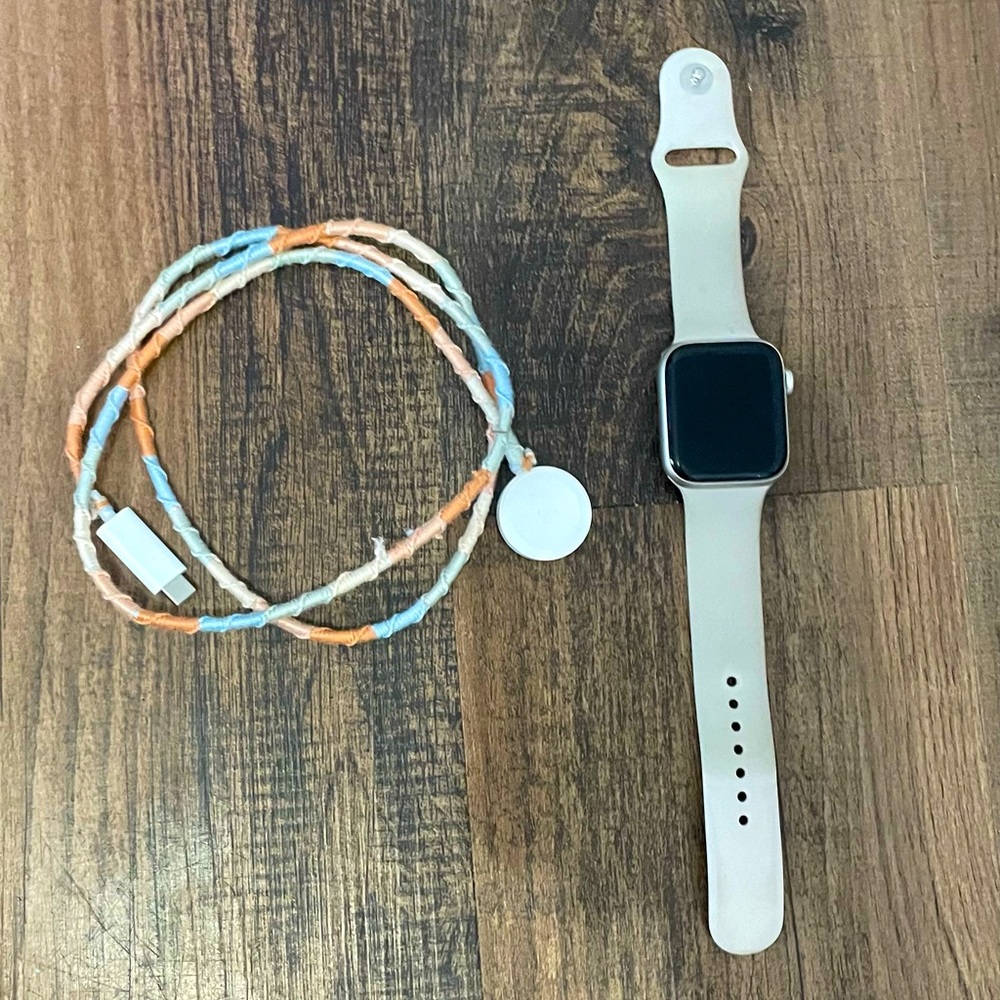 Apple Watch SE (2nd Gen) (GPS, 44mm) Starlight Aluminum Case with Starlight band